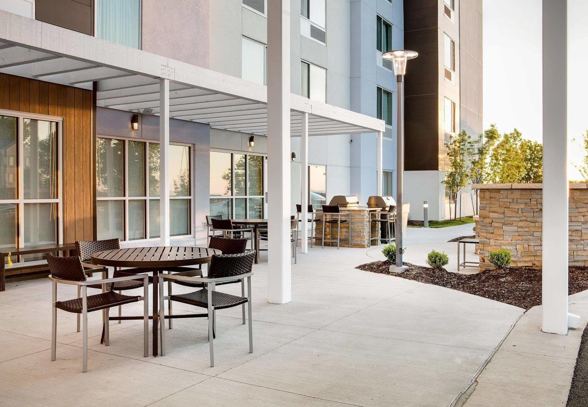 Towneplace Suites By Marriott Kansas City Airport Exterior foto